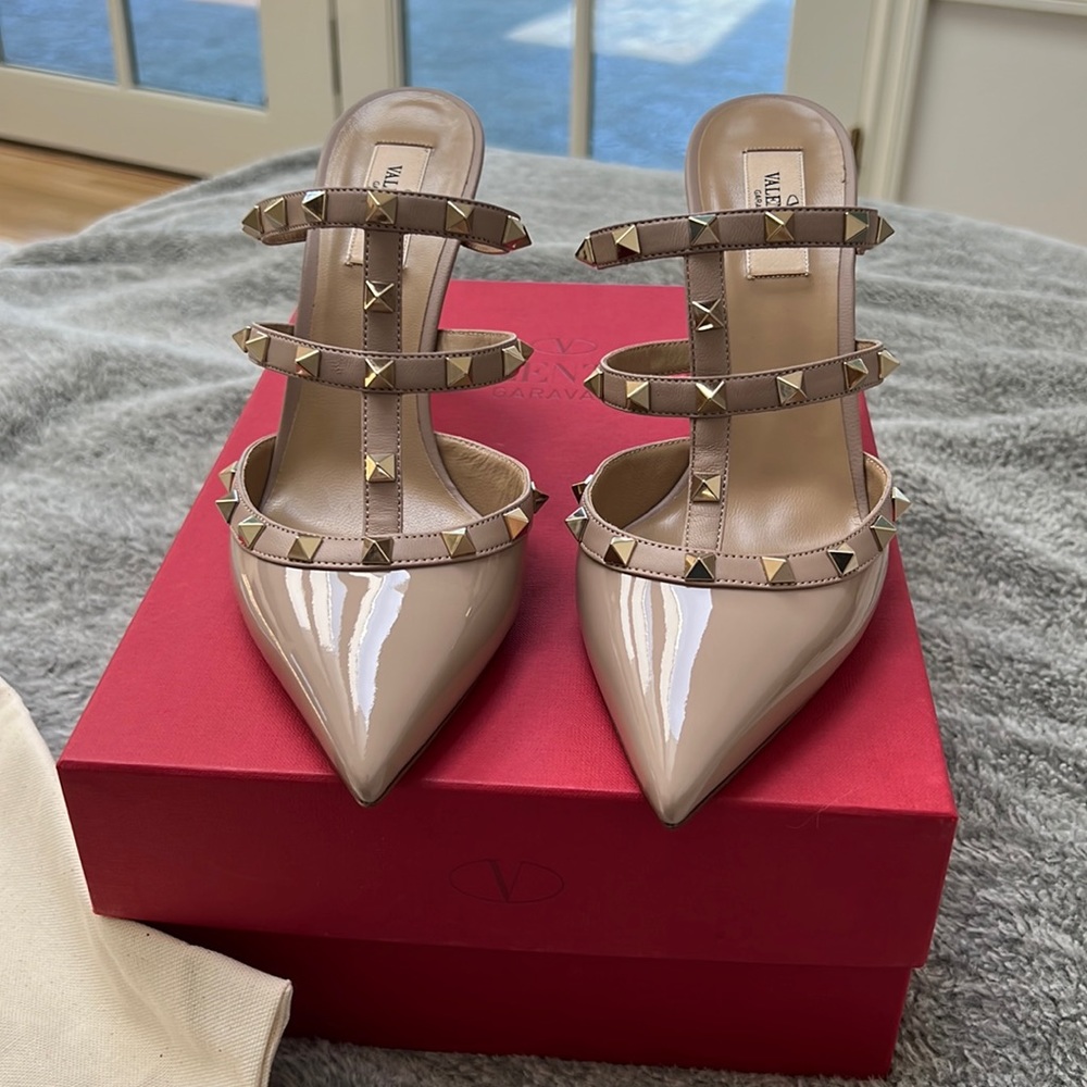 💯 Authentic Valentino Rockstud Mules
